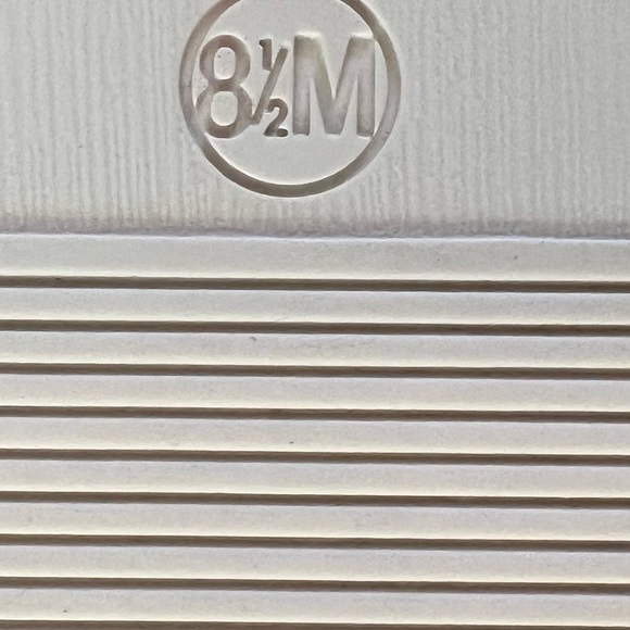 GENTLE SOULS Kenneth Cole 8.5 Gray Suede Leather Sneakers Excellent Cond - Picture 3 of 9